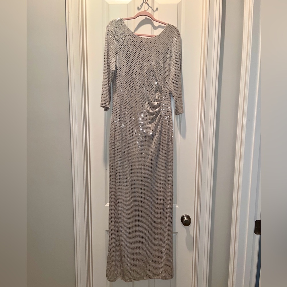 Jessica Howard Sz 14W platinum new
